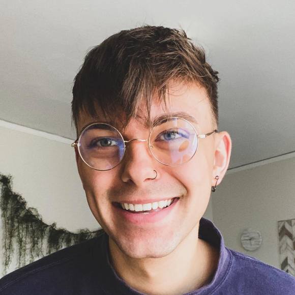 Poshmark profile picture for @earthquakes